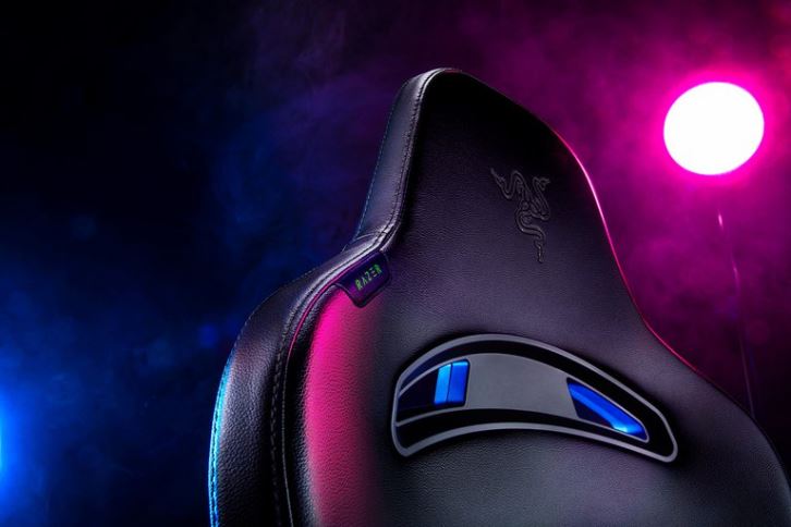 silla de juego negro Razer enki LTD6Z132